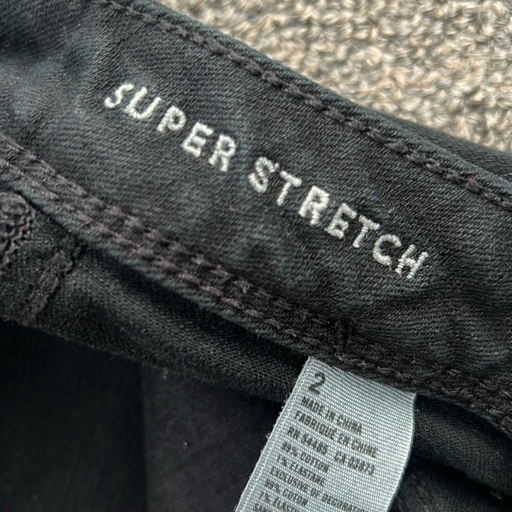 Shorts - Picture 3 of 4